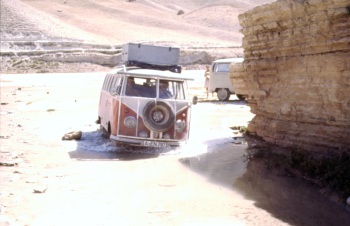 Afghanistan 1972 - durchs Wasser ging es hufig - copyright Lightmaster