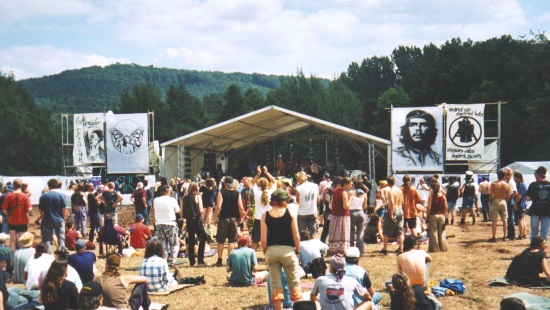Burg Herzberg Festival 2002 Buehne - copyright by Lightmaster